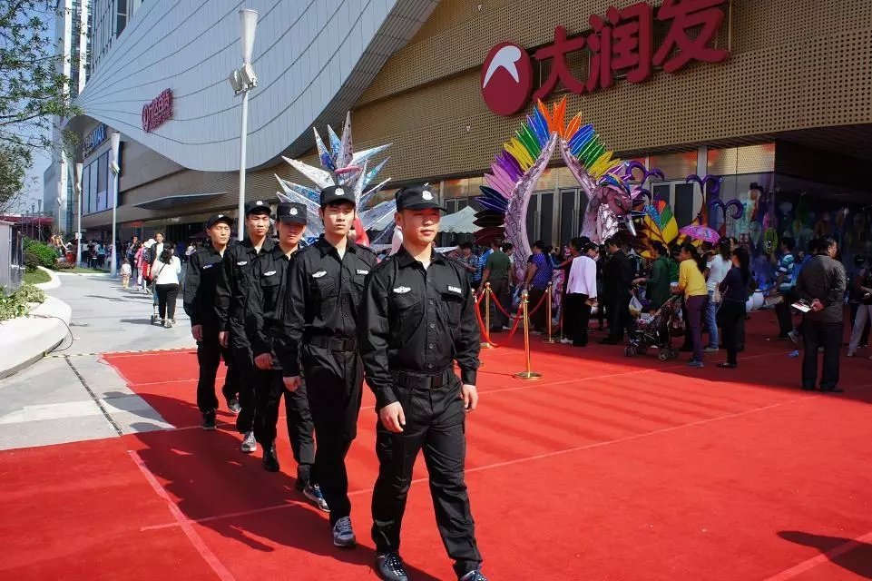 荊州萬(wàn)達(dá)廣場(chǎng)保安巡邏